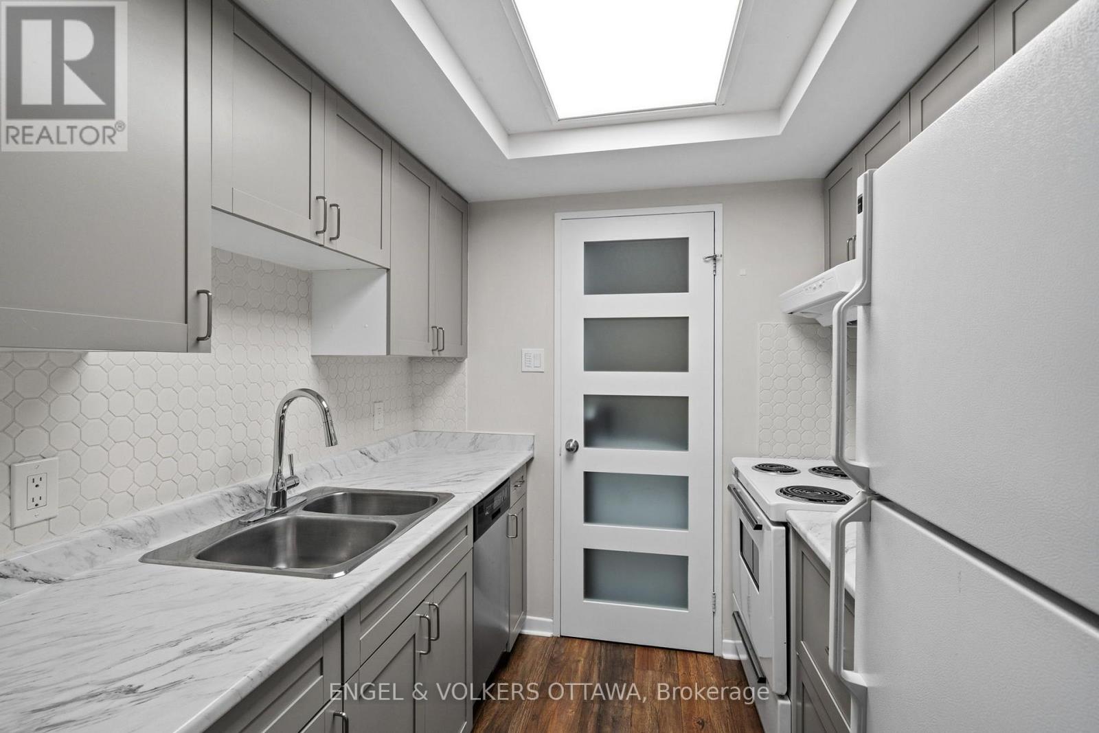 45 Holland Avenue — photo 17