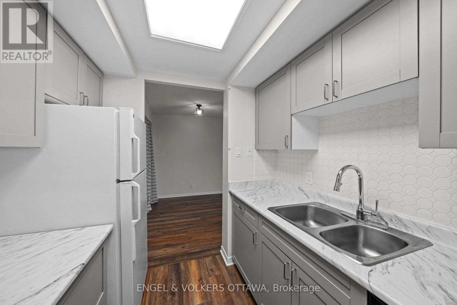 45 Holland Avenue — photo 19