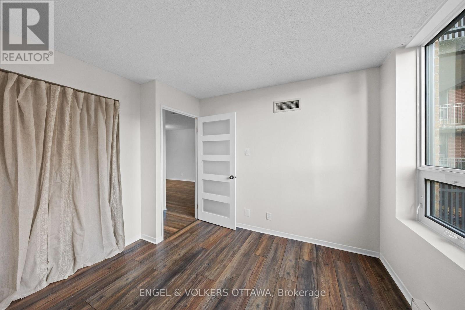 45 Holland Avenue — photo 24