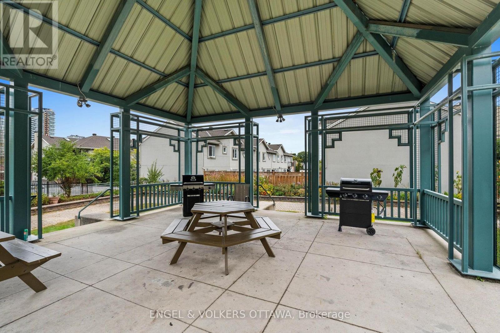 45 Holland Avenue — photo 32
