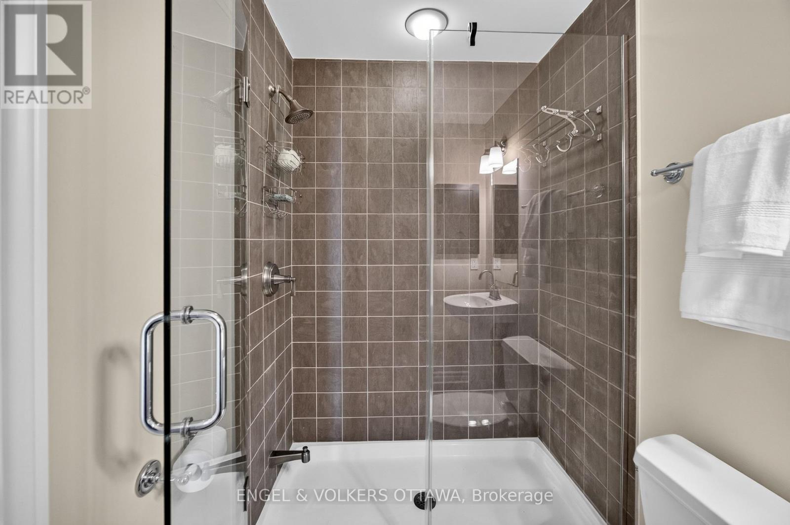 401 Golden Avenue — photo 36