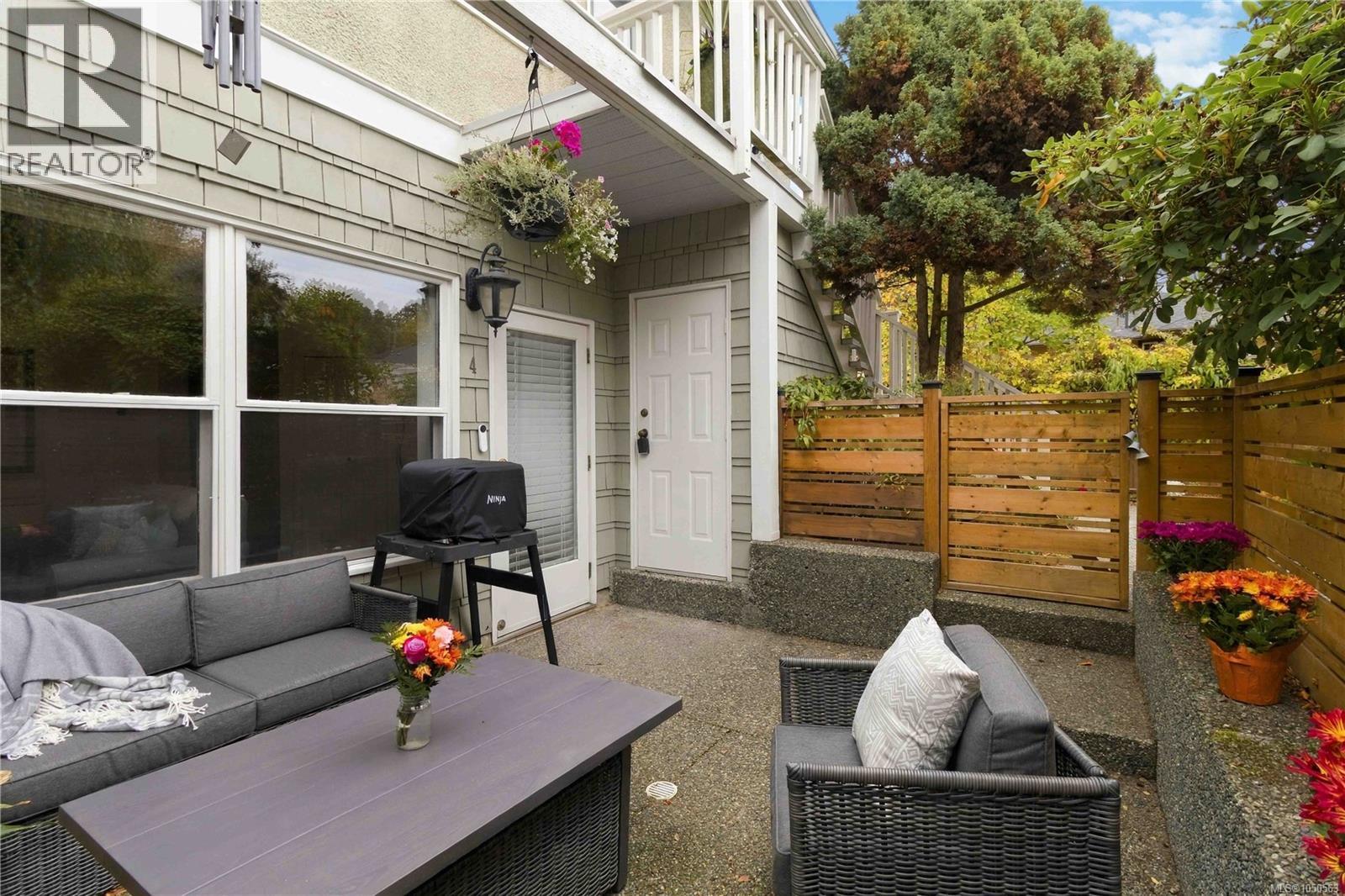 4 1353 Grant Street, Victoria
