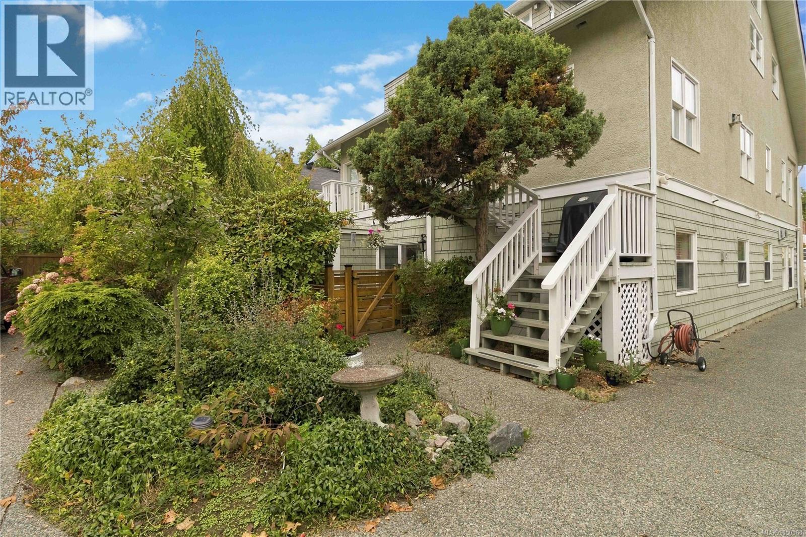 4 1353 Grant Street, Victoria