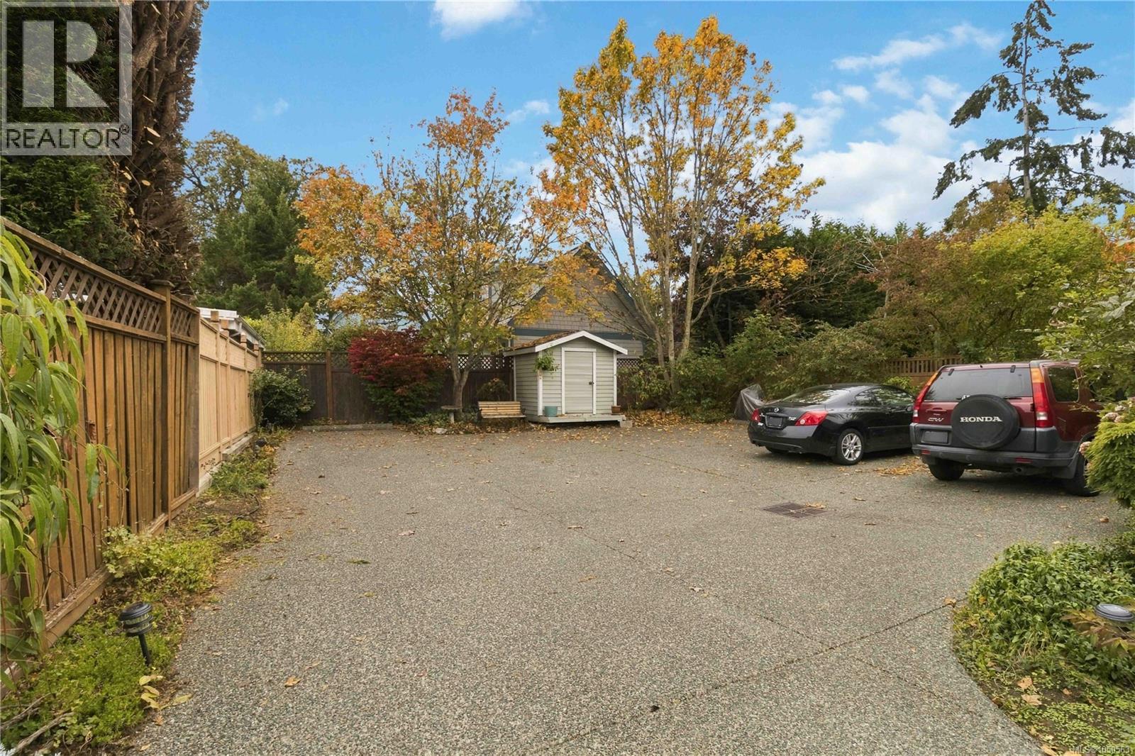 #4 1353 Grant St - 30