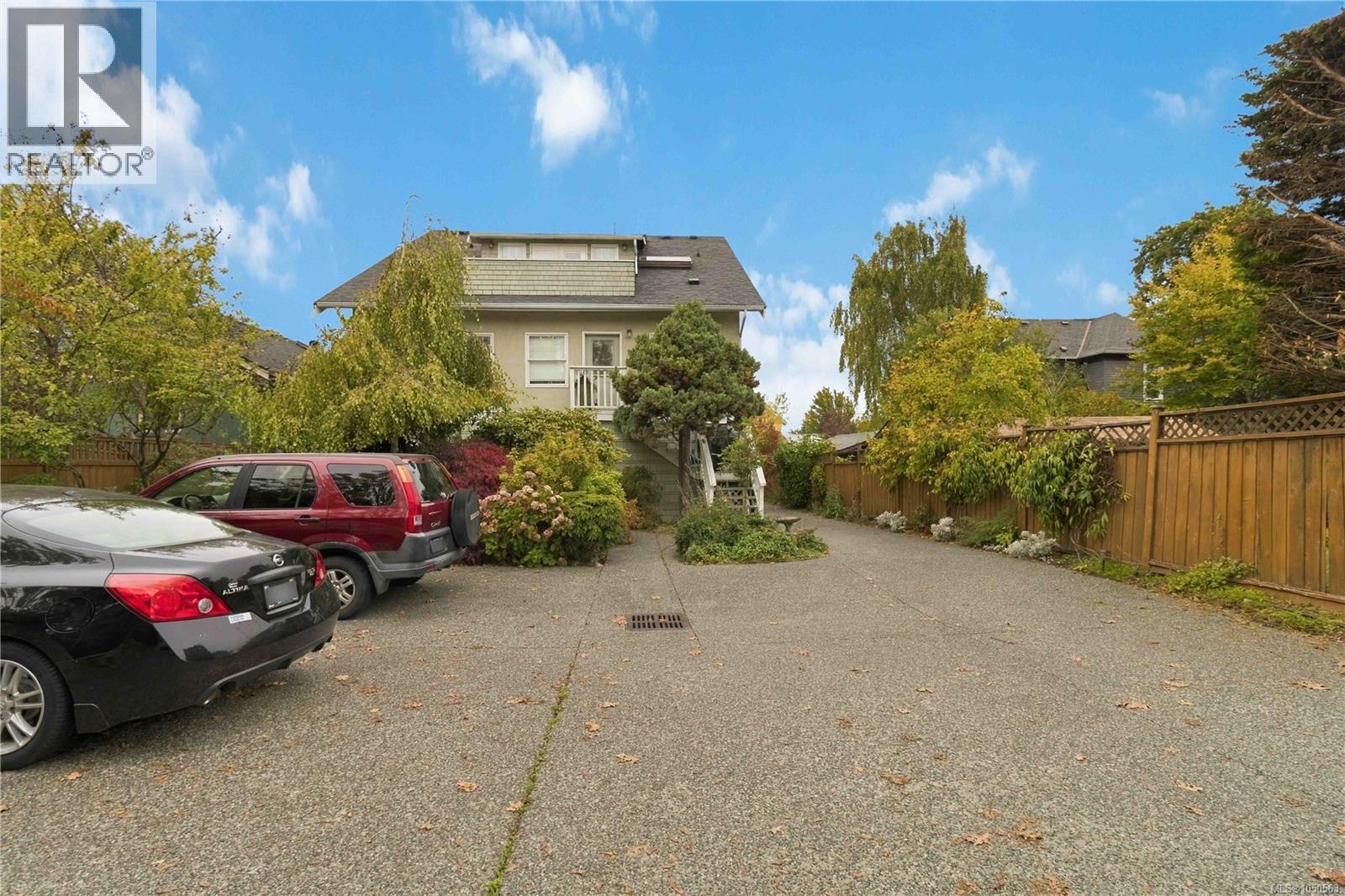 #4 1353 Grant St - 32