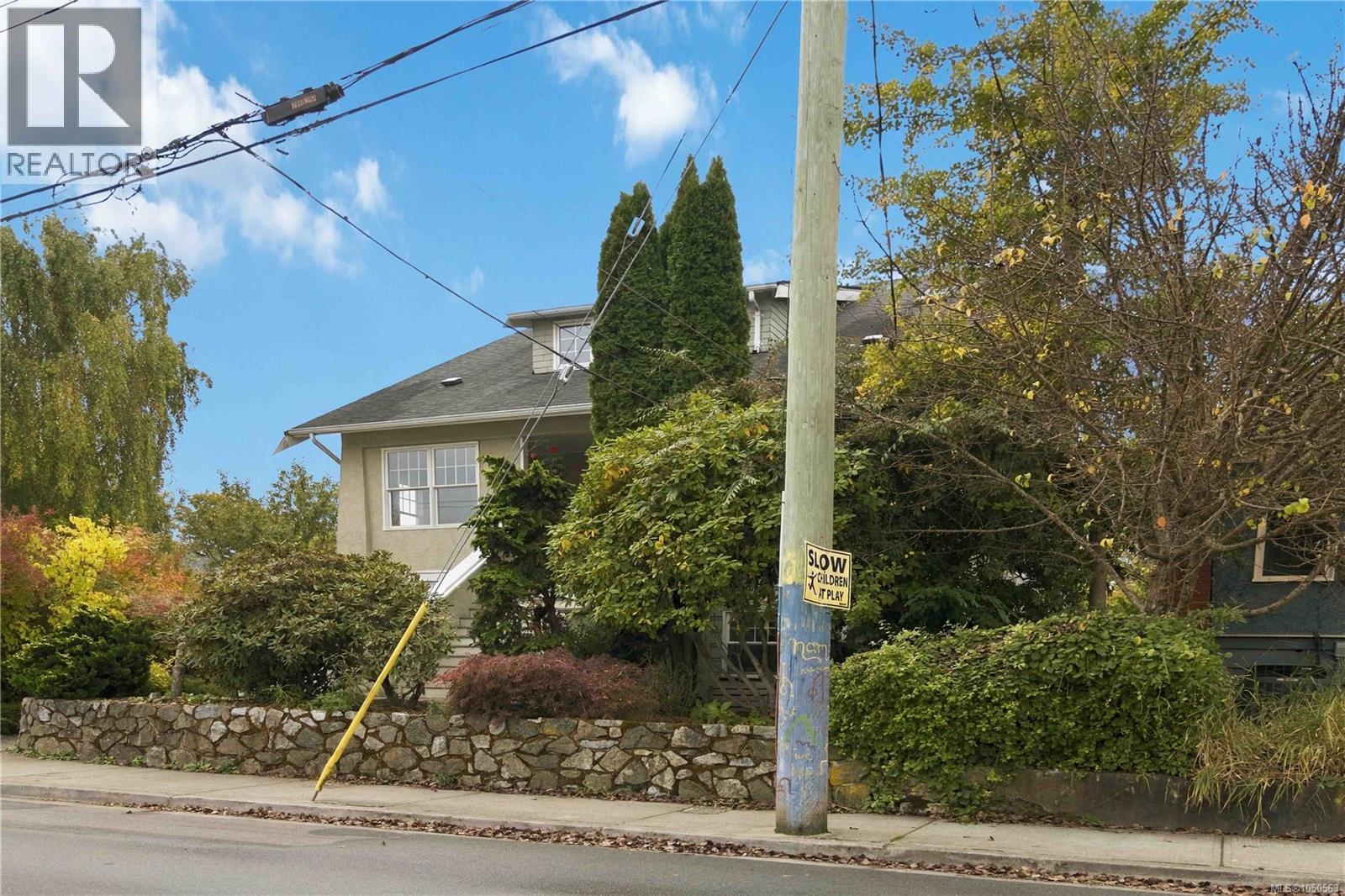 #4 1353 Grant St - 34