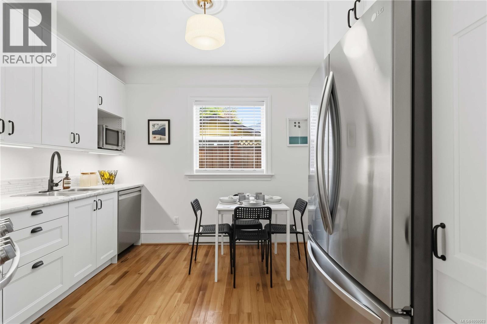 4 1353 Grant Street, Victoria