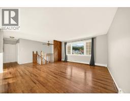 Living room - 407 Maple Street, Sparwood, BC V0B2G0 Photo 6