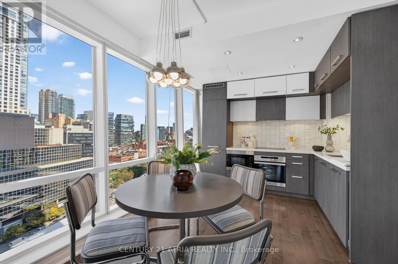 1605- 8 The Esplanade, Toronto, ON photo 8