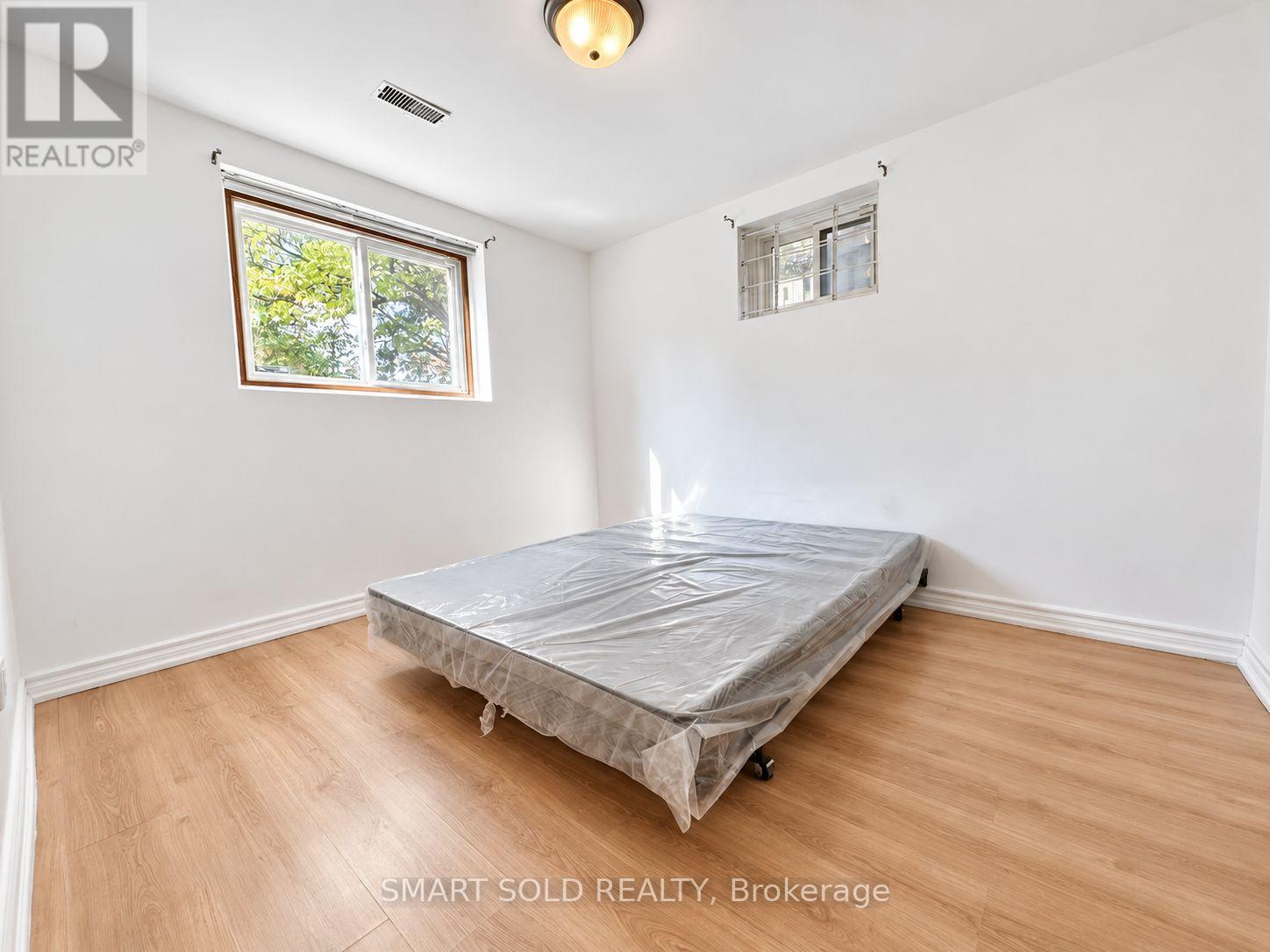 Don Valley Village, ON photo 19