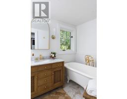 44 Rambert Crescent, Toronto, ON M6S1E6 Photo 9