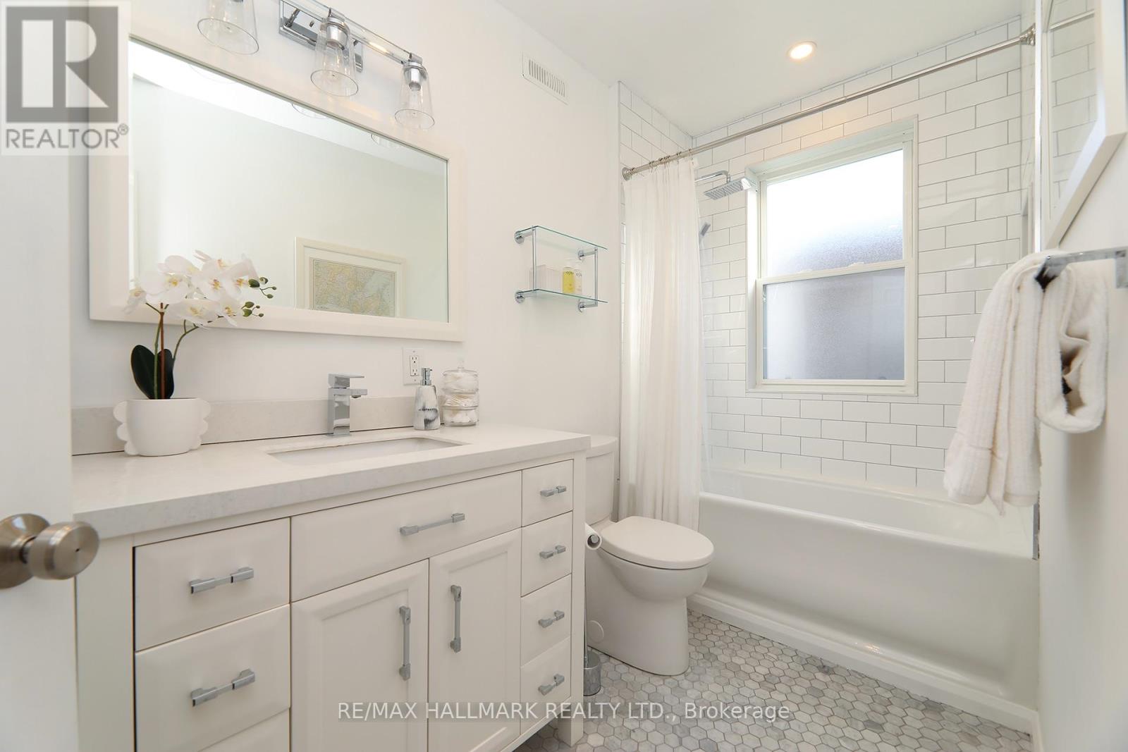 701 GREENWOOD AVENUE - 23