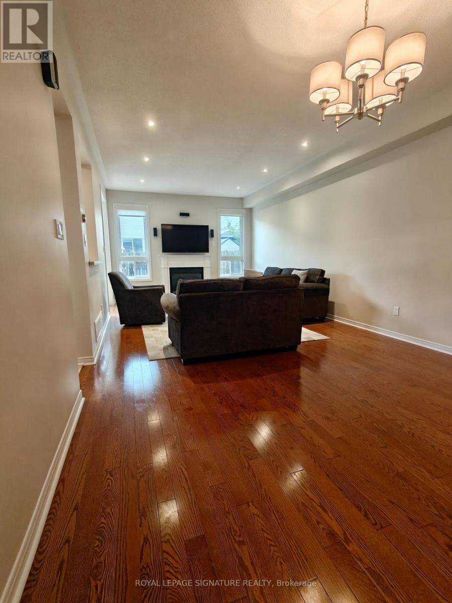 116 Silverwood Circle, Ajax, ON photo 3