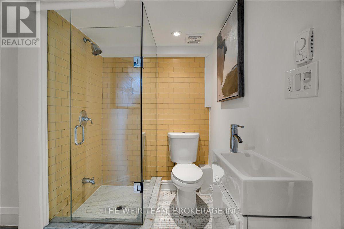 1394 Queen Street East, Toronto, ON photo 26