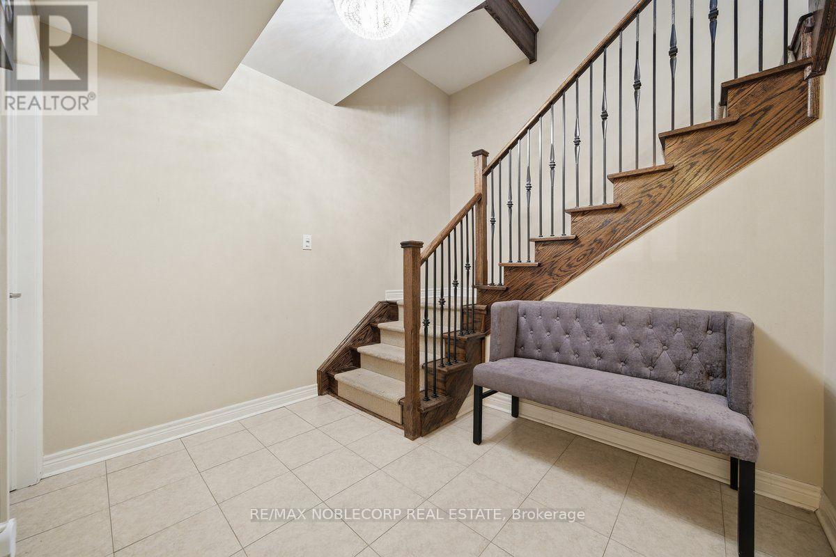 #37 8900 BATHURST STREET - 35