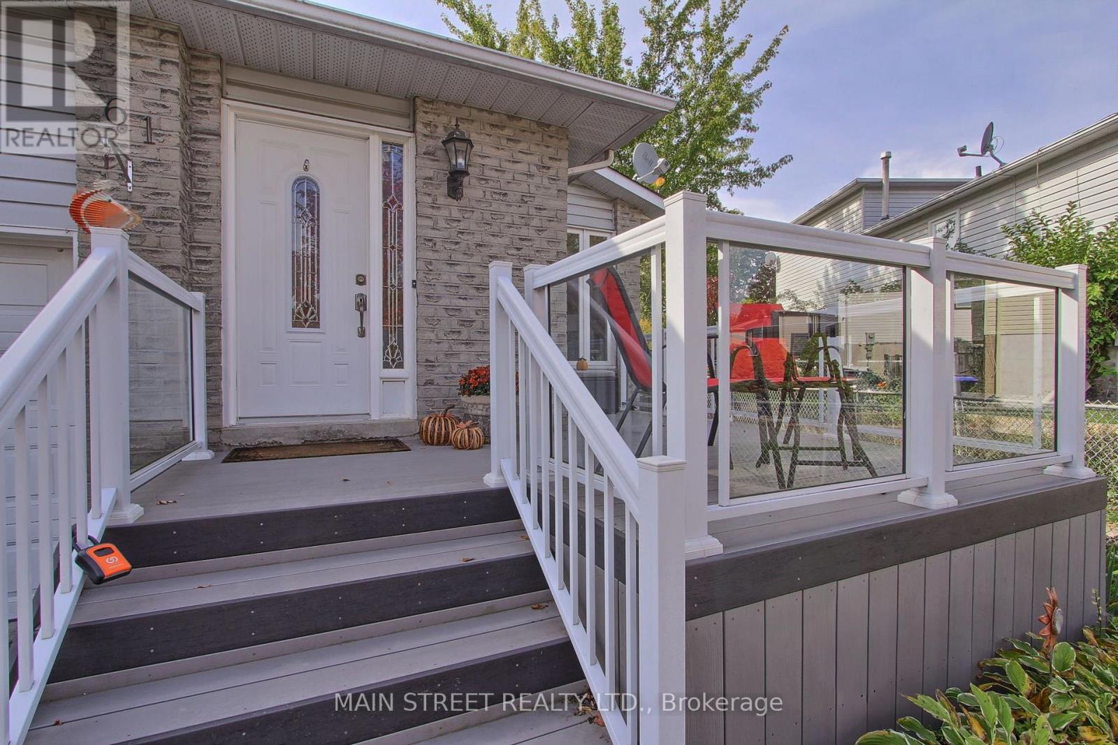 61 Hudson Crescent, Bradford West Gwillimbury, ON photo 3