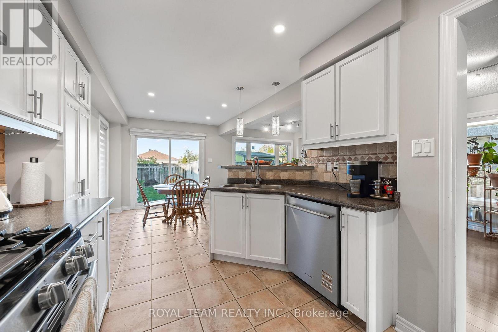 40 EMILY CARR CRESCENT, Caledon (Bolton West) — photo 10