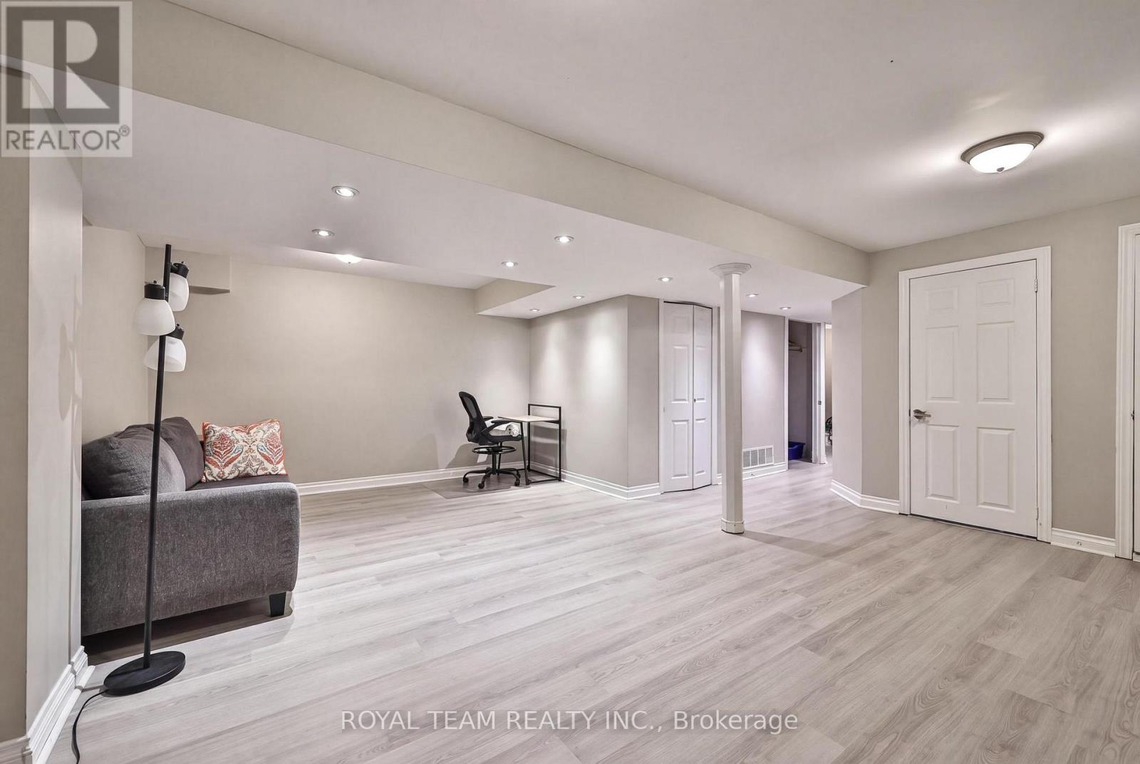 40 Emily Carr Crescent — photo 30