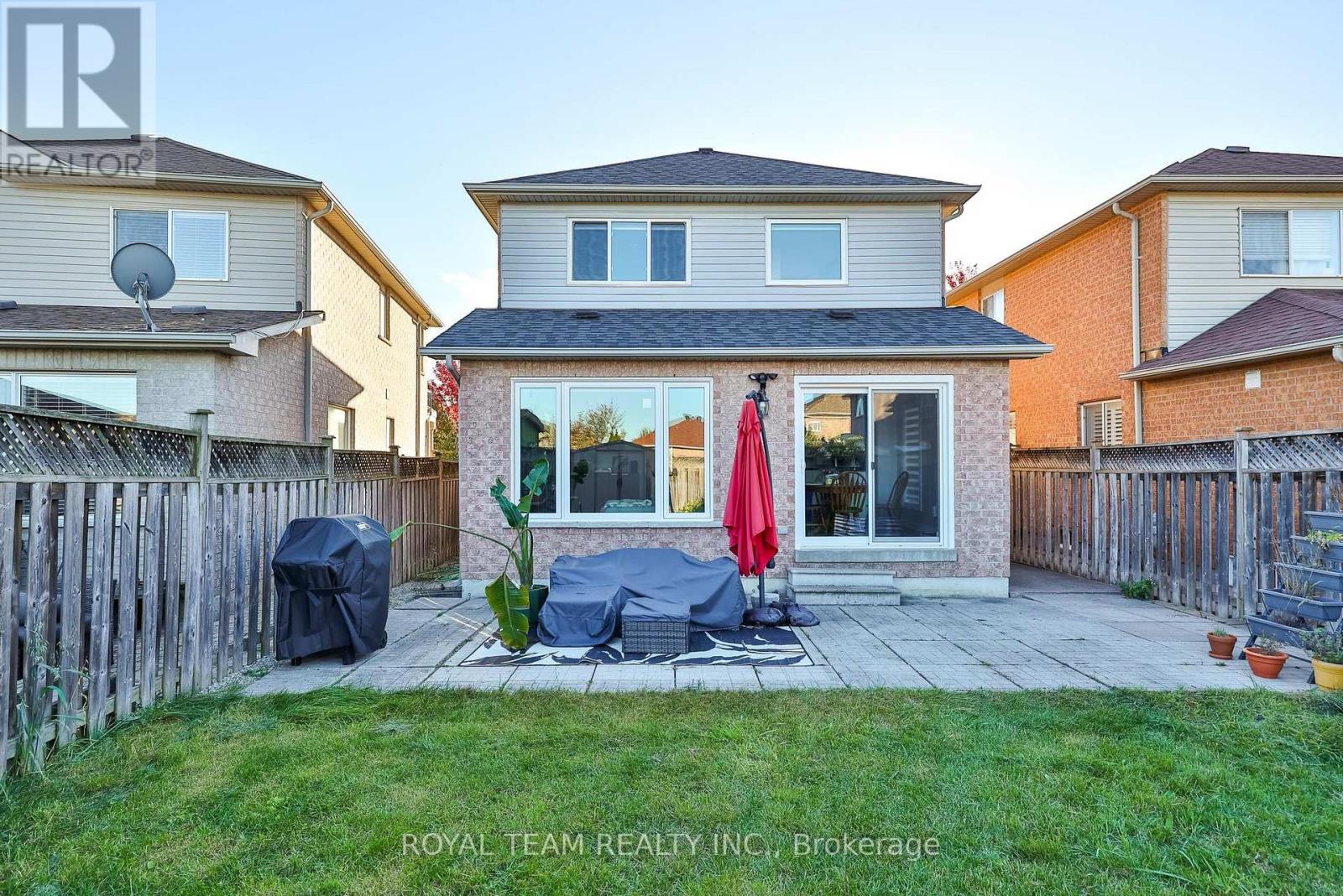 40 Emily Carr Crescent — photo 33