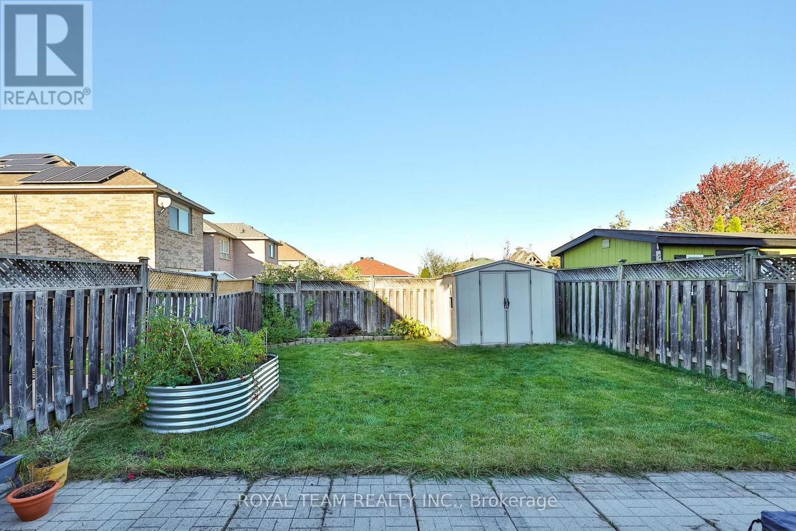 40 Emily Carr Crescent — photo 35