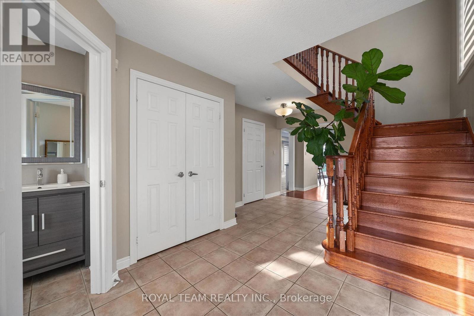 40 EMILY CARR CRESCENT, Caledon (Bolton West) — photo 4
