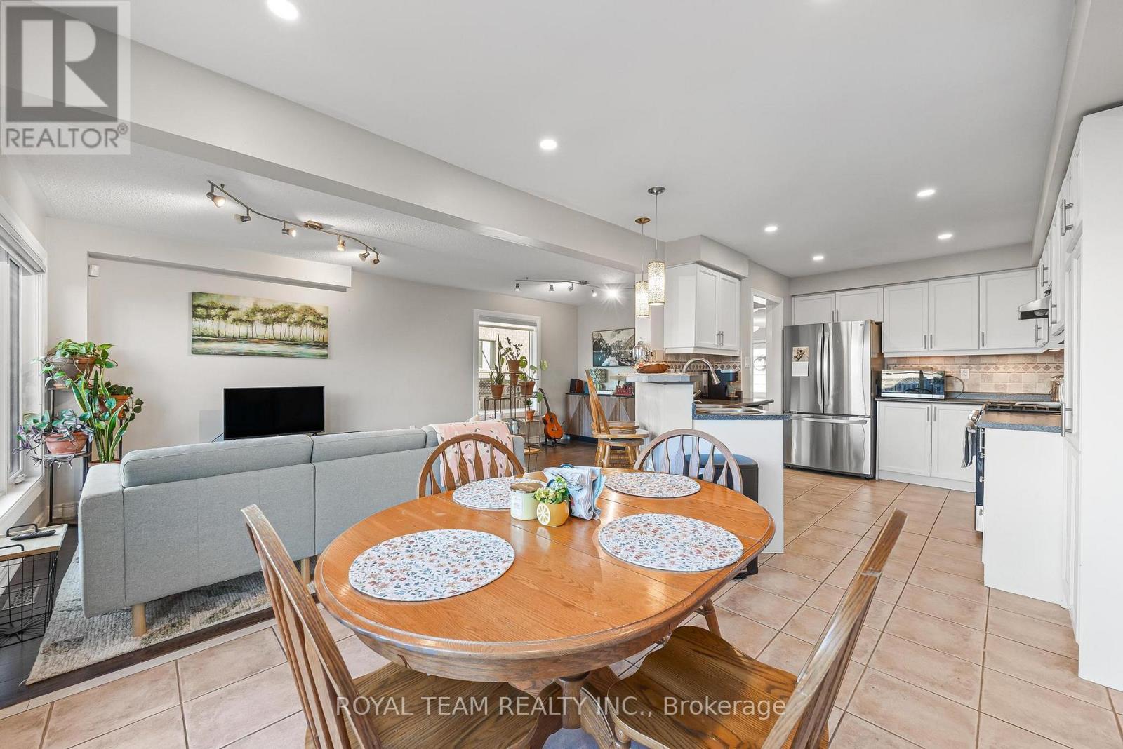 40 EMILY CARR CRESCENT, Caledon (Bolton West) — photo 8