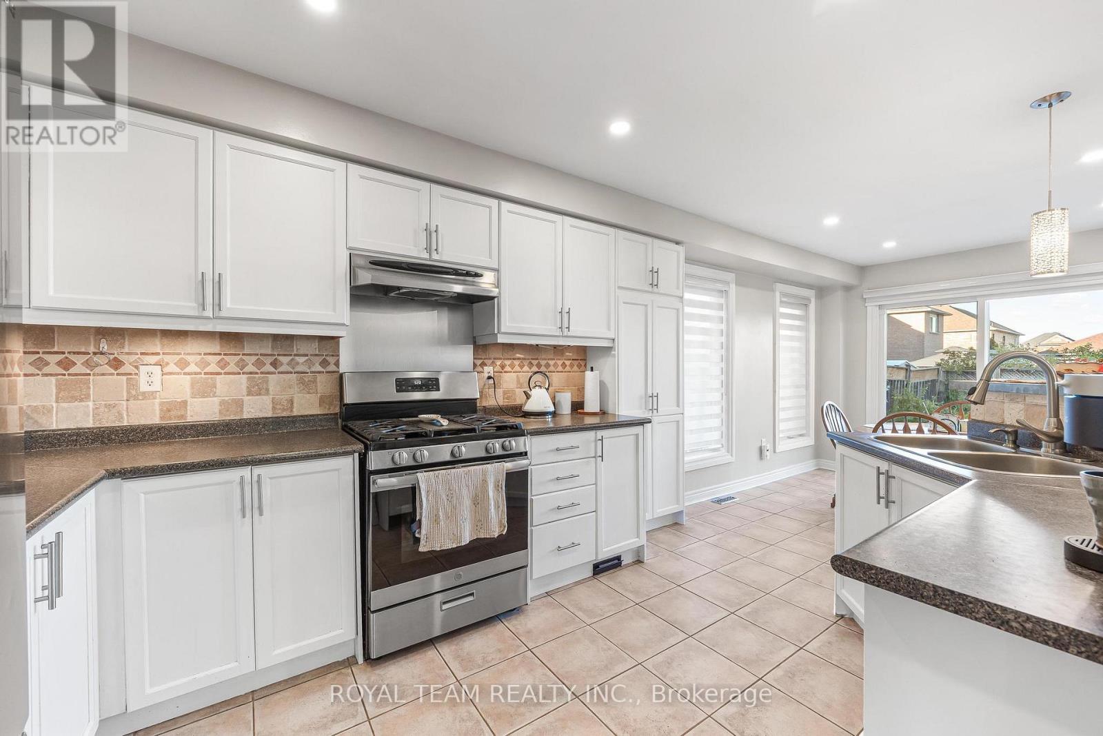 40 EMILY CARR CRESCENT, Caledon (Bolton West) — photo 9