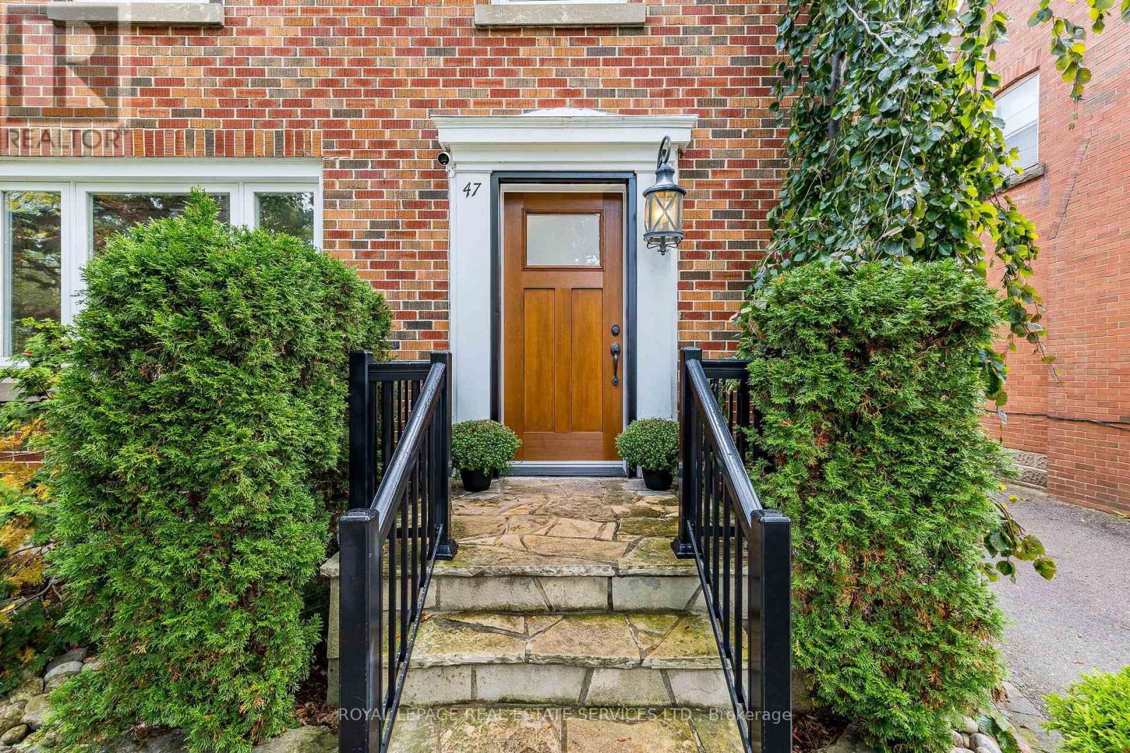 47 Frederick Street, Brampton, ON photo 3