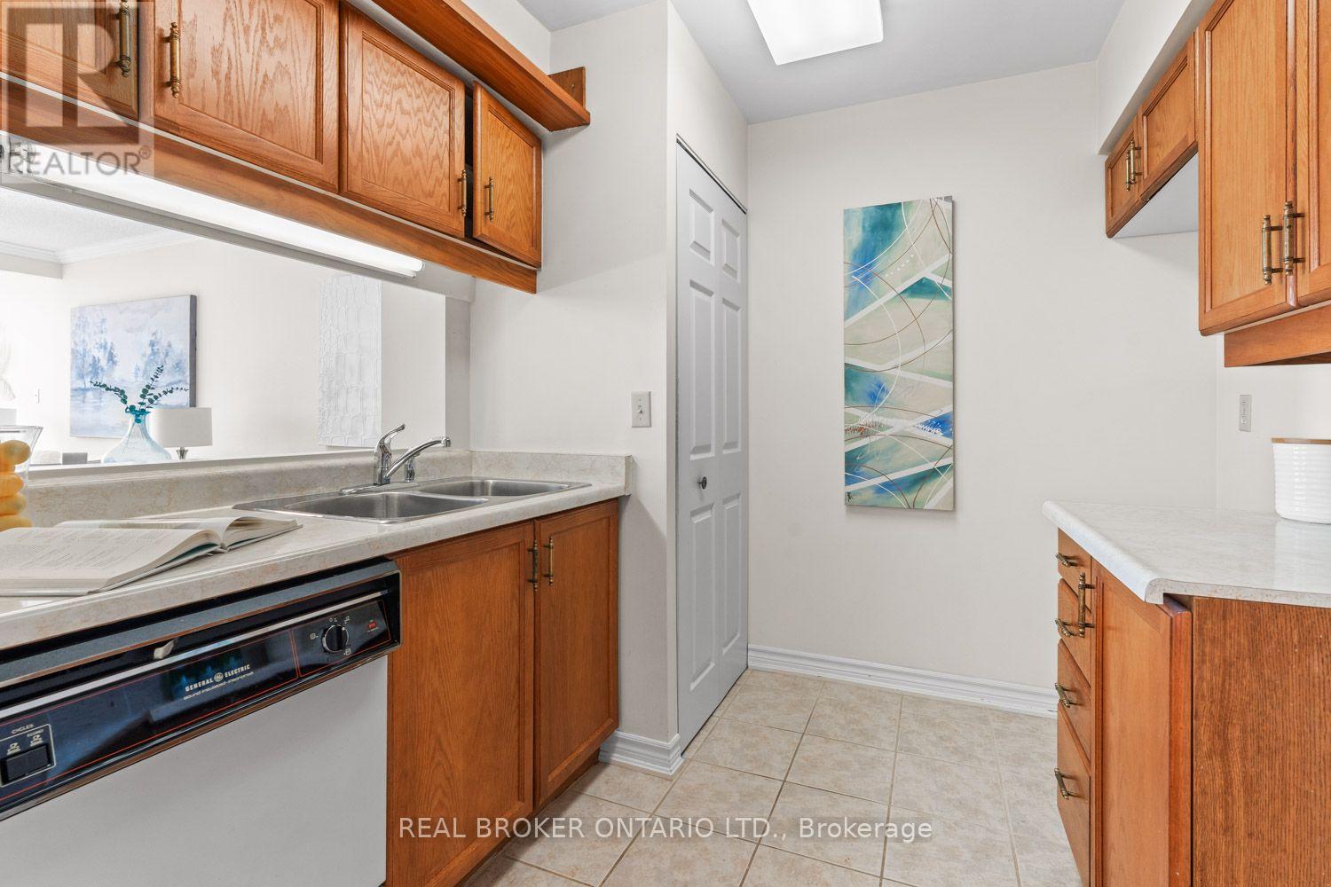 747- 24 Southport Street, Toronto, ON photo 11