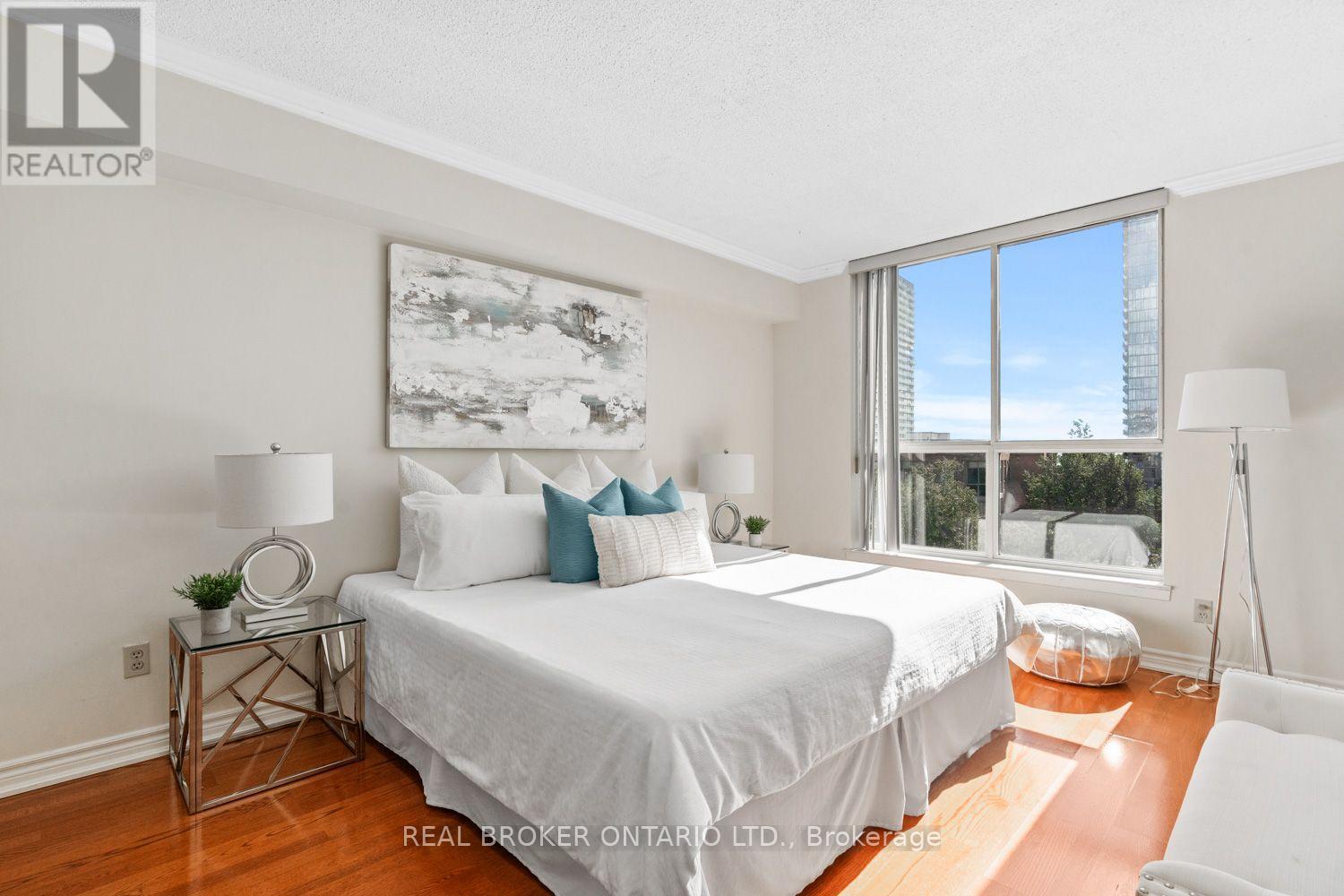 747- 24 Southport Street, Toronto, ON photo 16