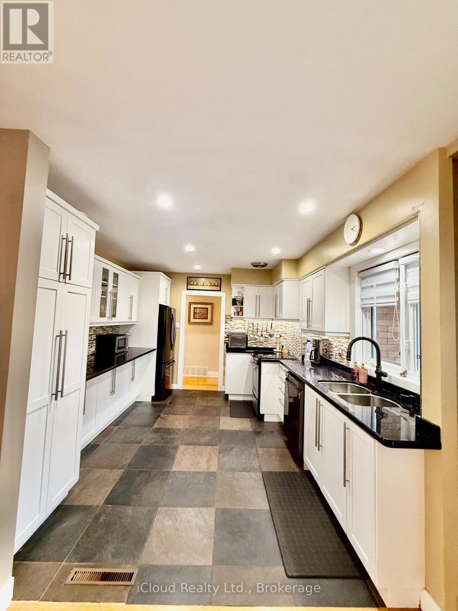 75 Walwyn Avenue, Toronto, ON photo 10