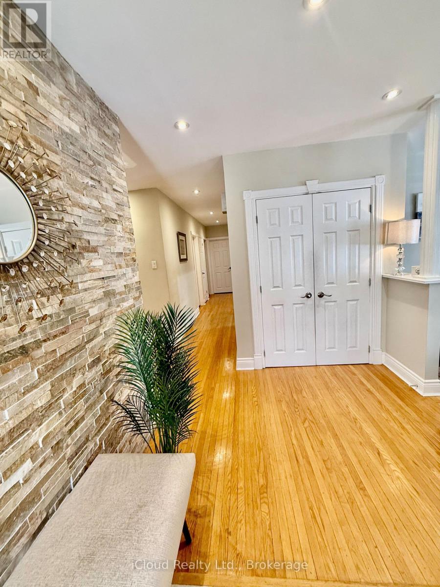 75 Walwyn Avenue, Toronto, ON photo 4