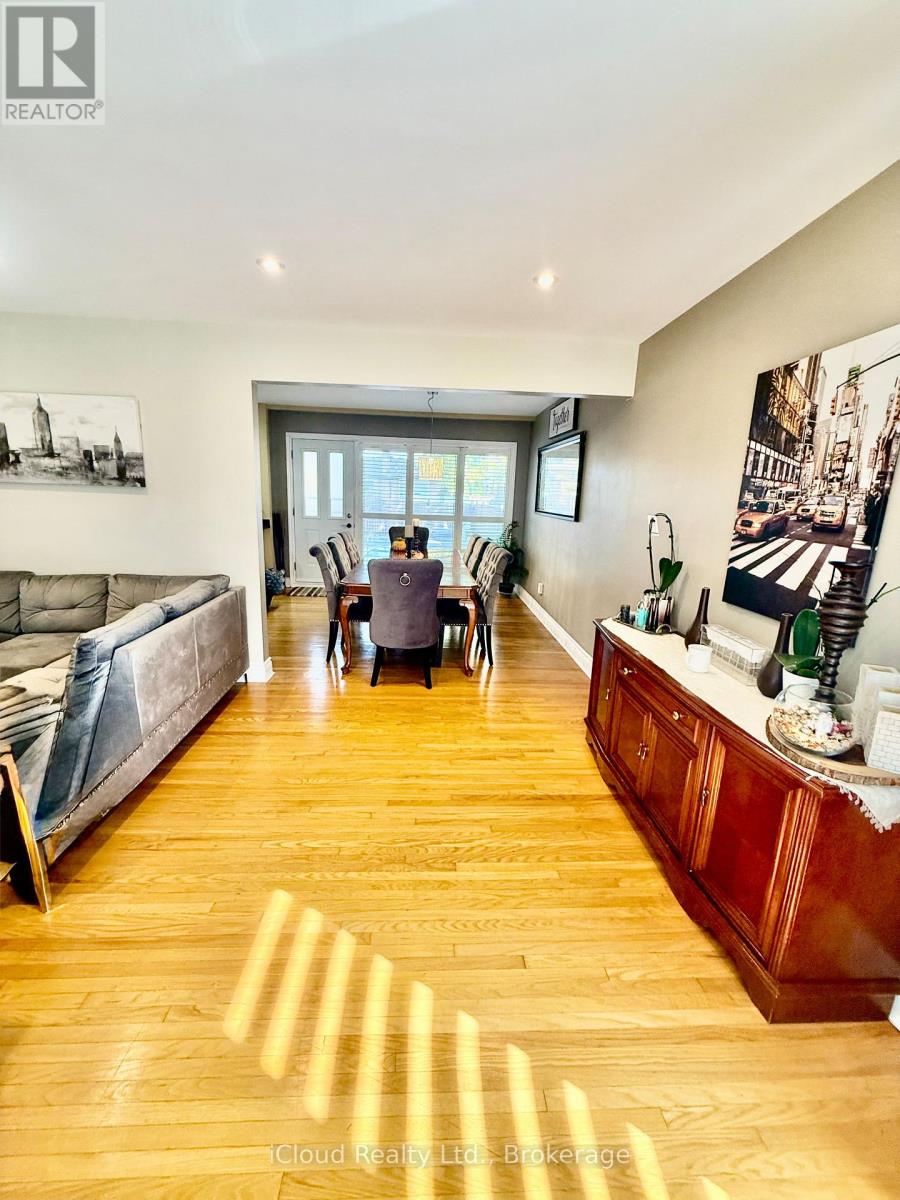 75 Walwyn Avenue, Toronto, ON photo 5