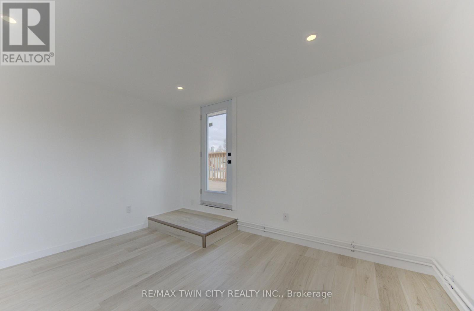 67 Louisa Street — photo 40