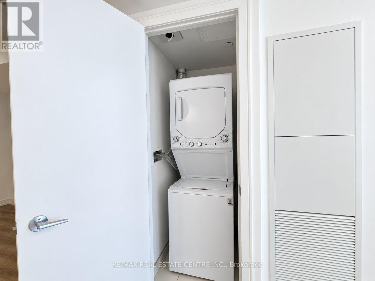 1 Jarvis Street — photo 10
