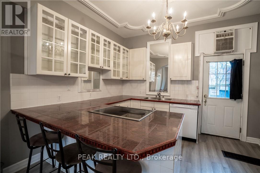 127 East Avenue South, Hamilton, ON photo 5