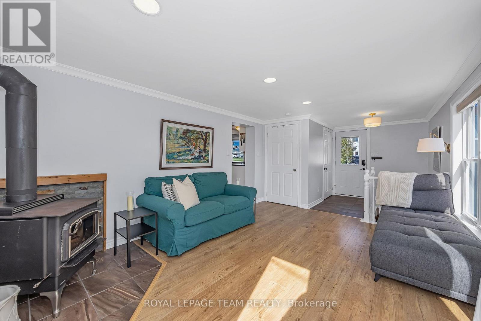 410 Clothier Street West — photo 18