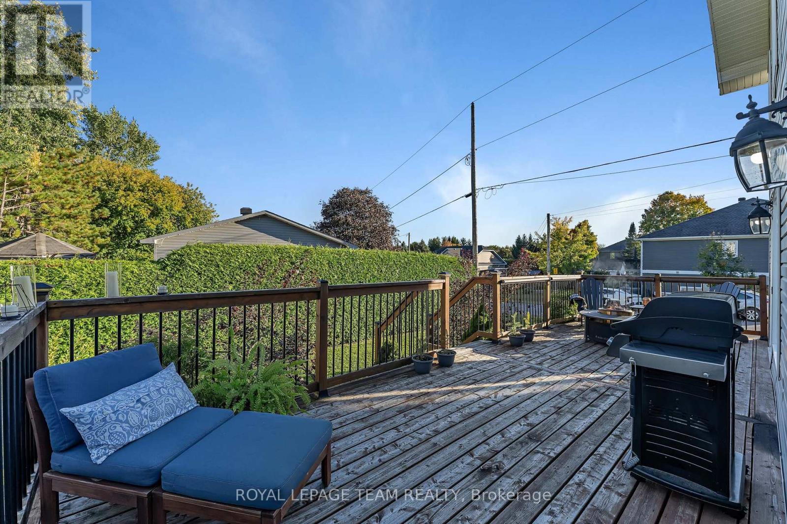 410 Clothier Street West — photo 37