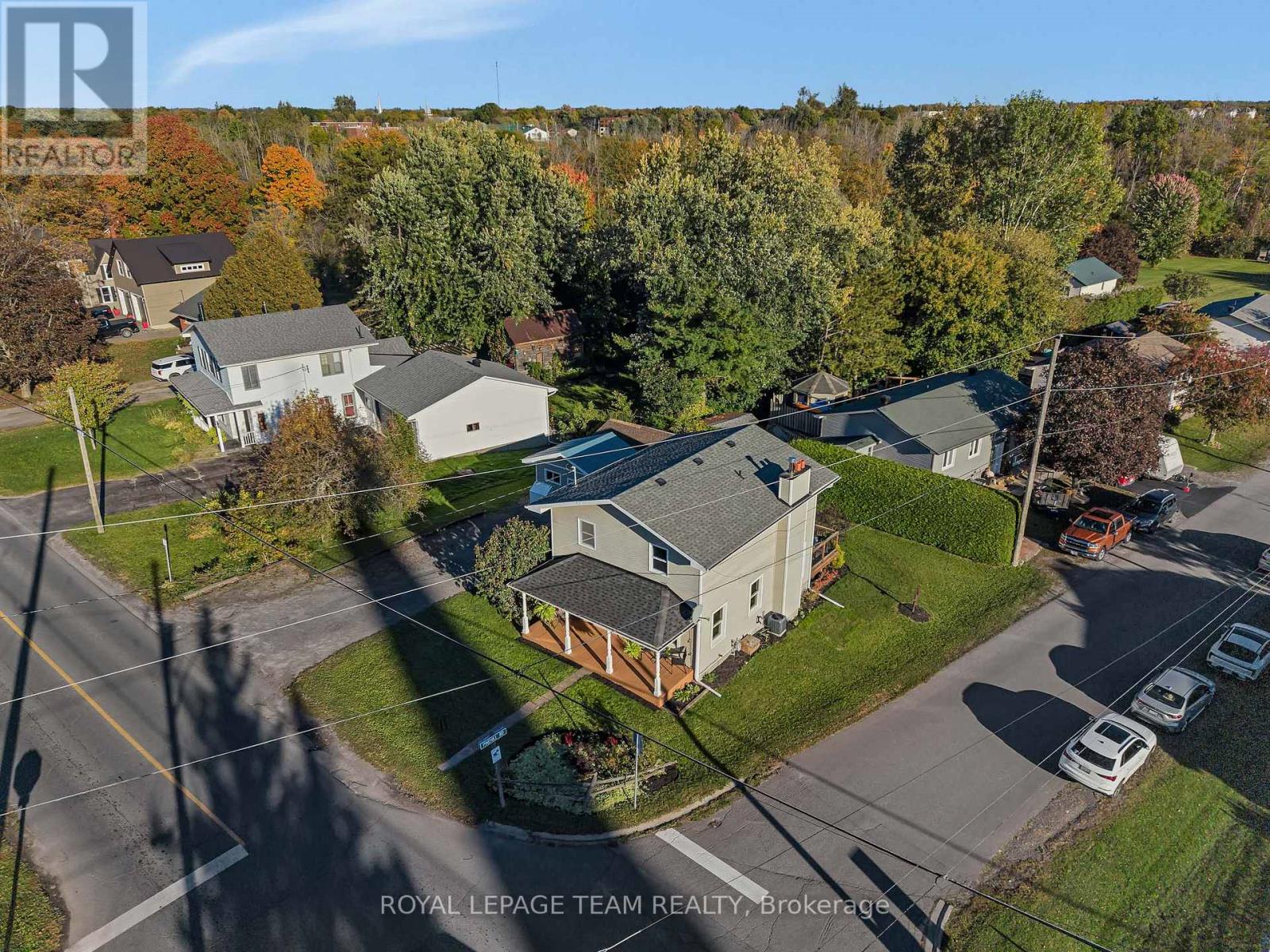 410 Clothier Street West — photo 42