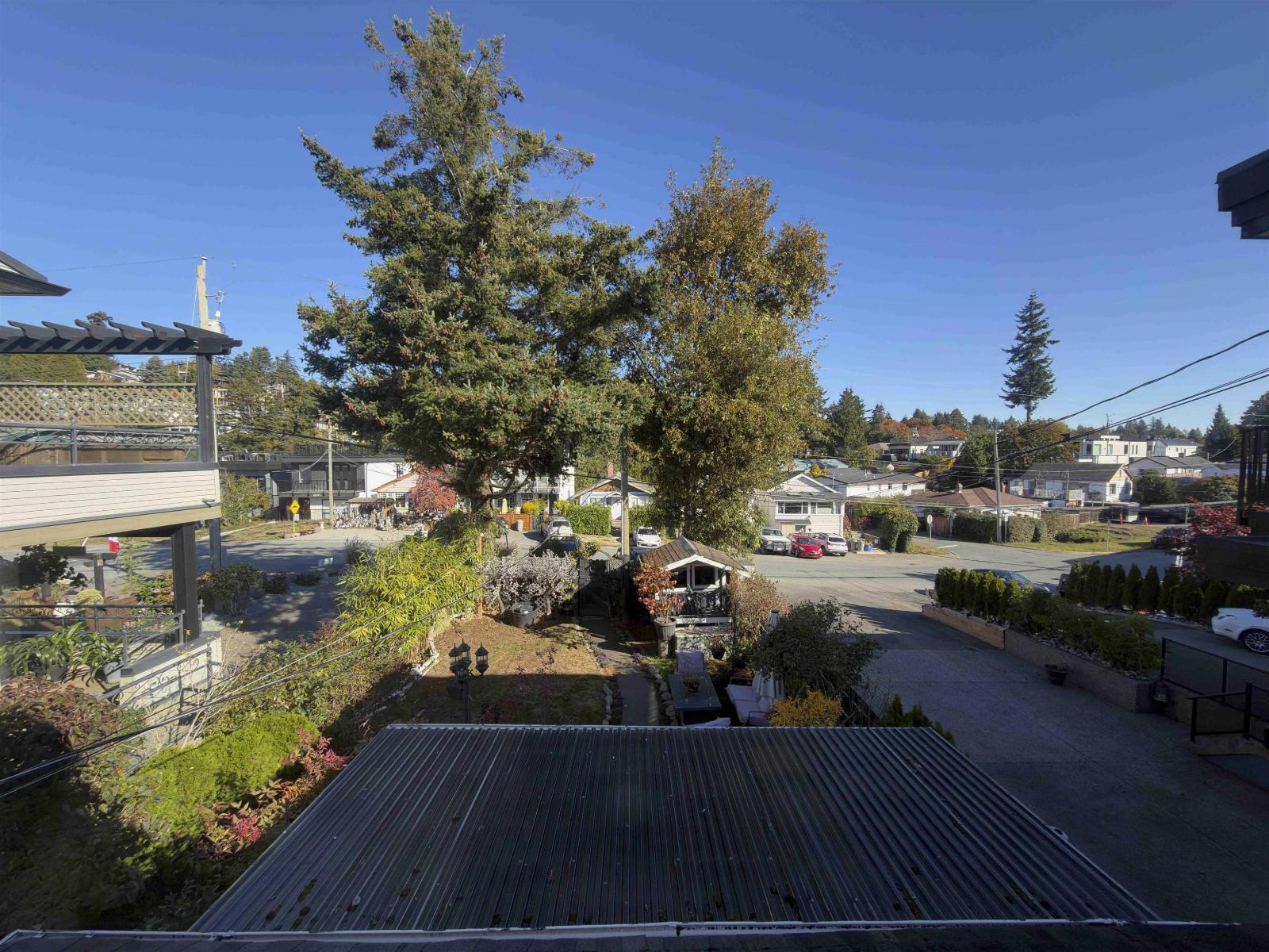Photo of 15582 VICTORIA AVENUE 19