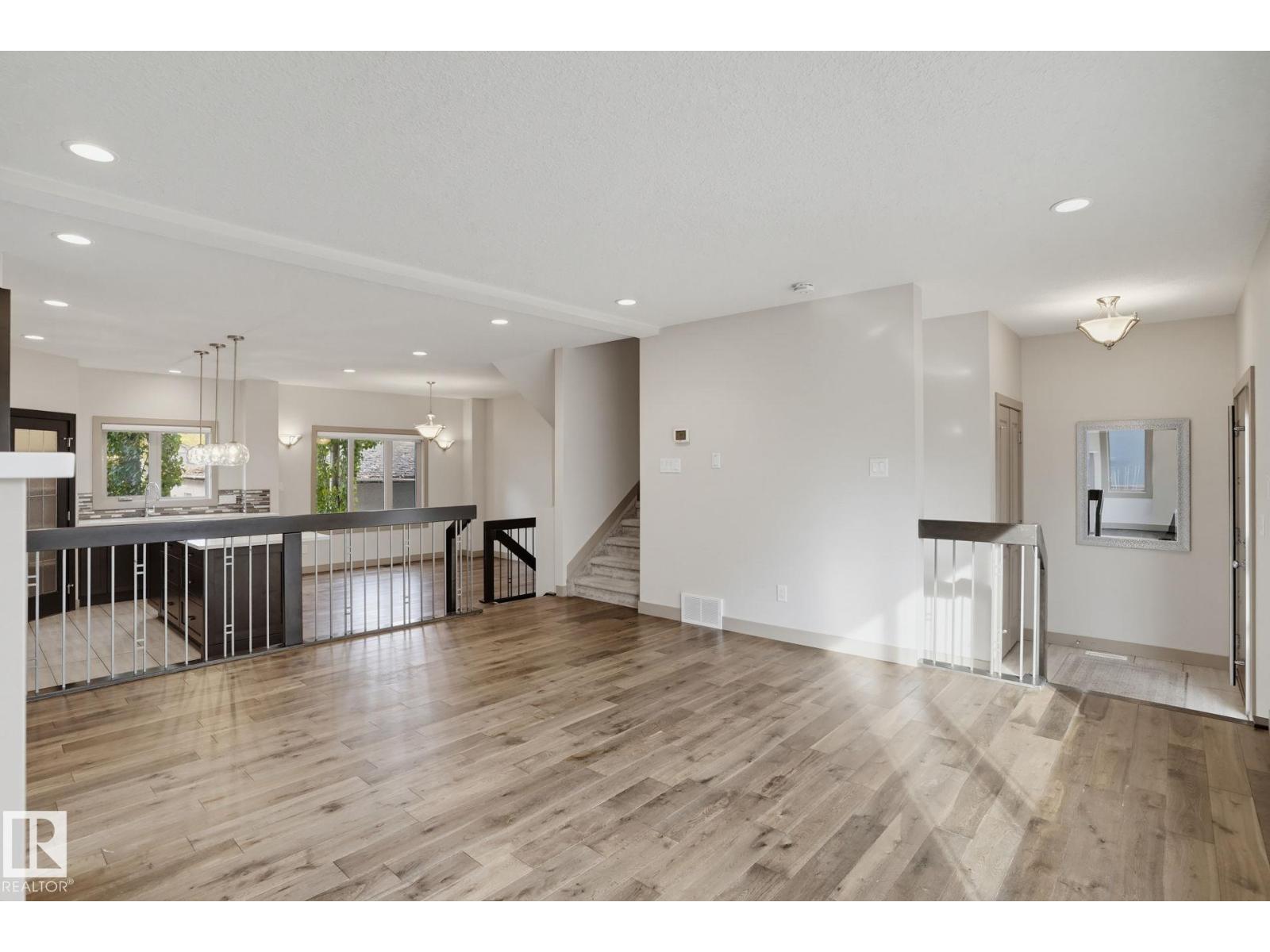 7716 112 ST NW - 9
