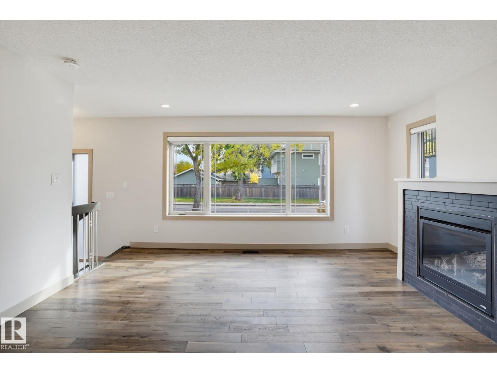 7716 112 ST NW - 5