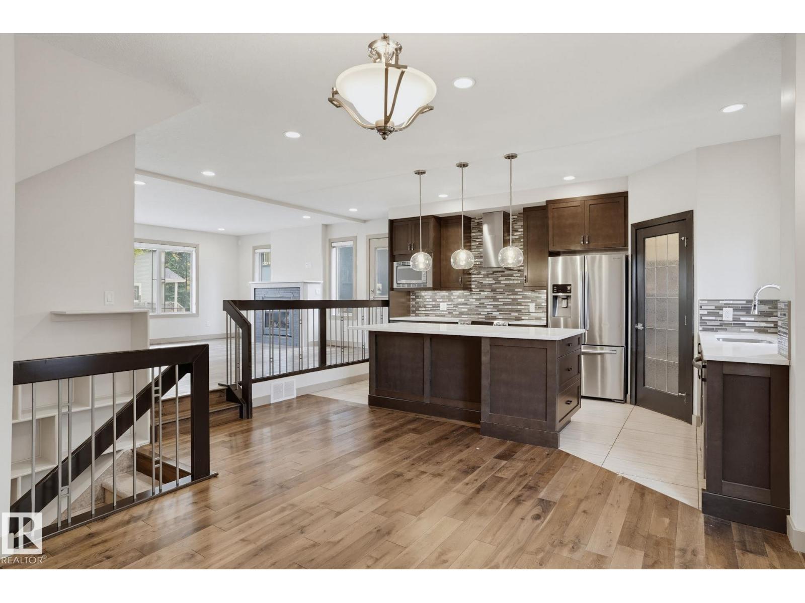 7716 112 ST NW - 25