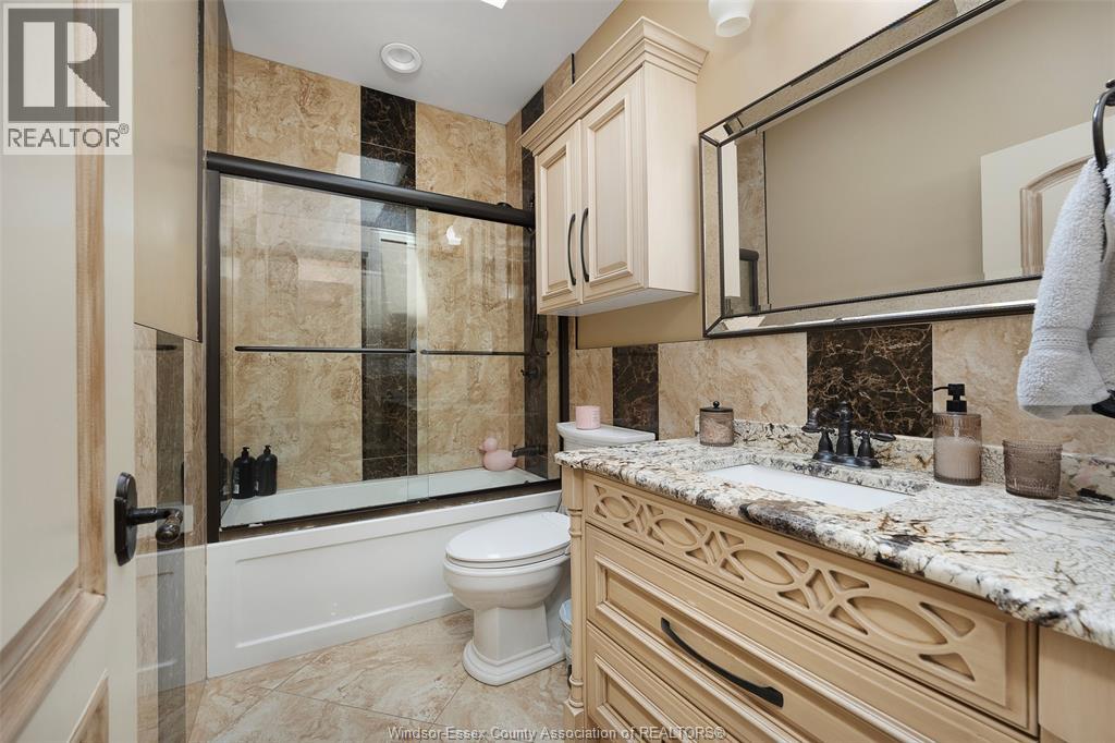 3953 ZANZIBAR CRESCENT - 39