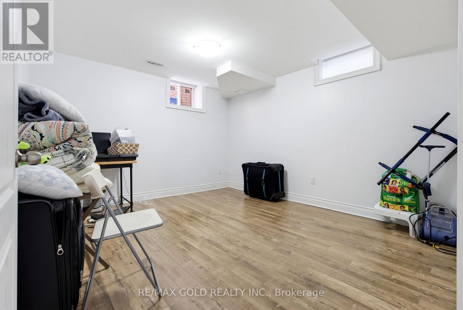 7 DAROU CRESCENT - 36