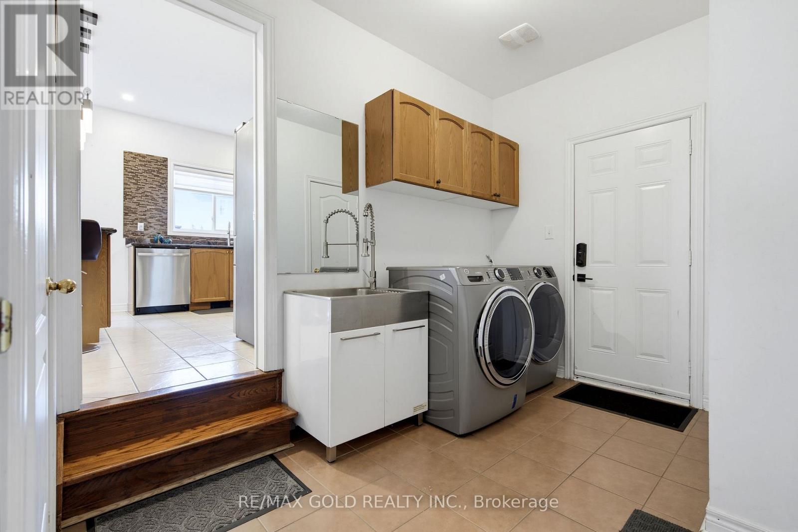 7 DAROU CRESCENT - 16