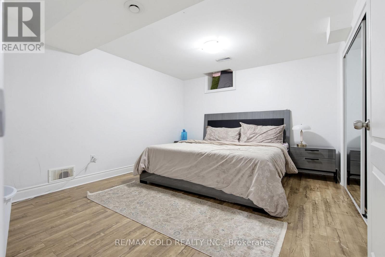 7 DAROU CRESCENT - 35