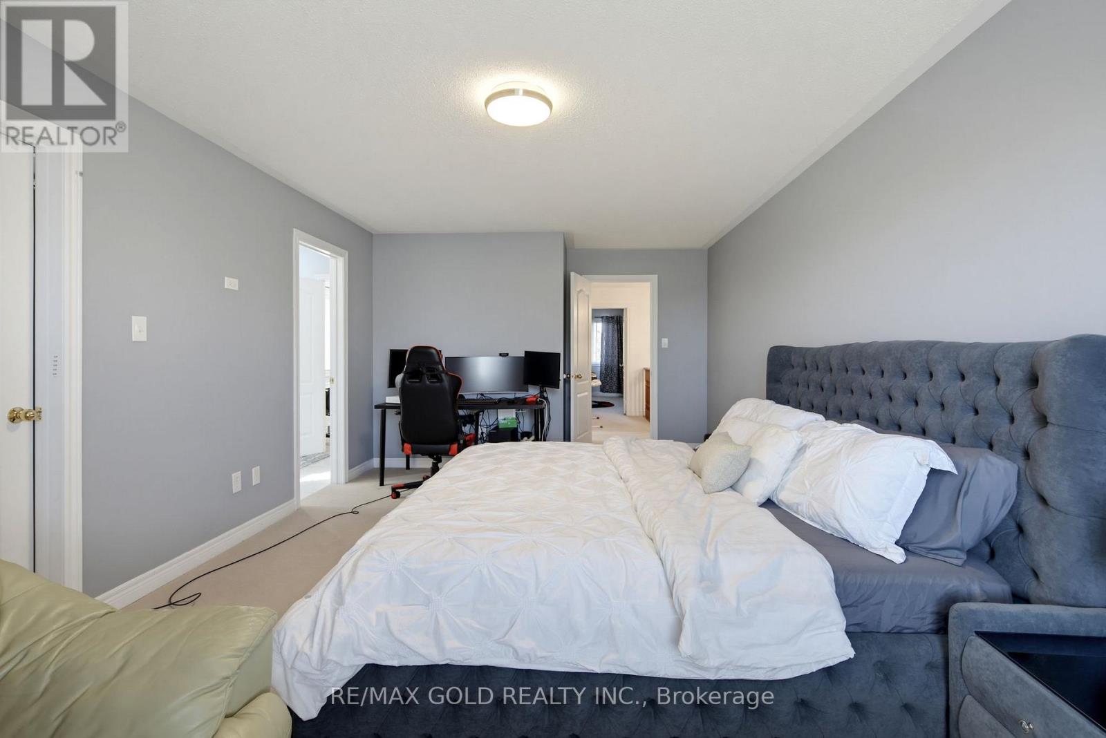 7 DAROU CRESCENT - 24