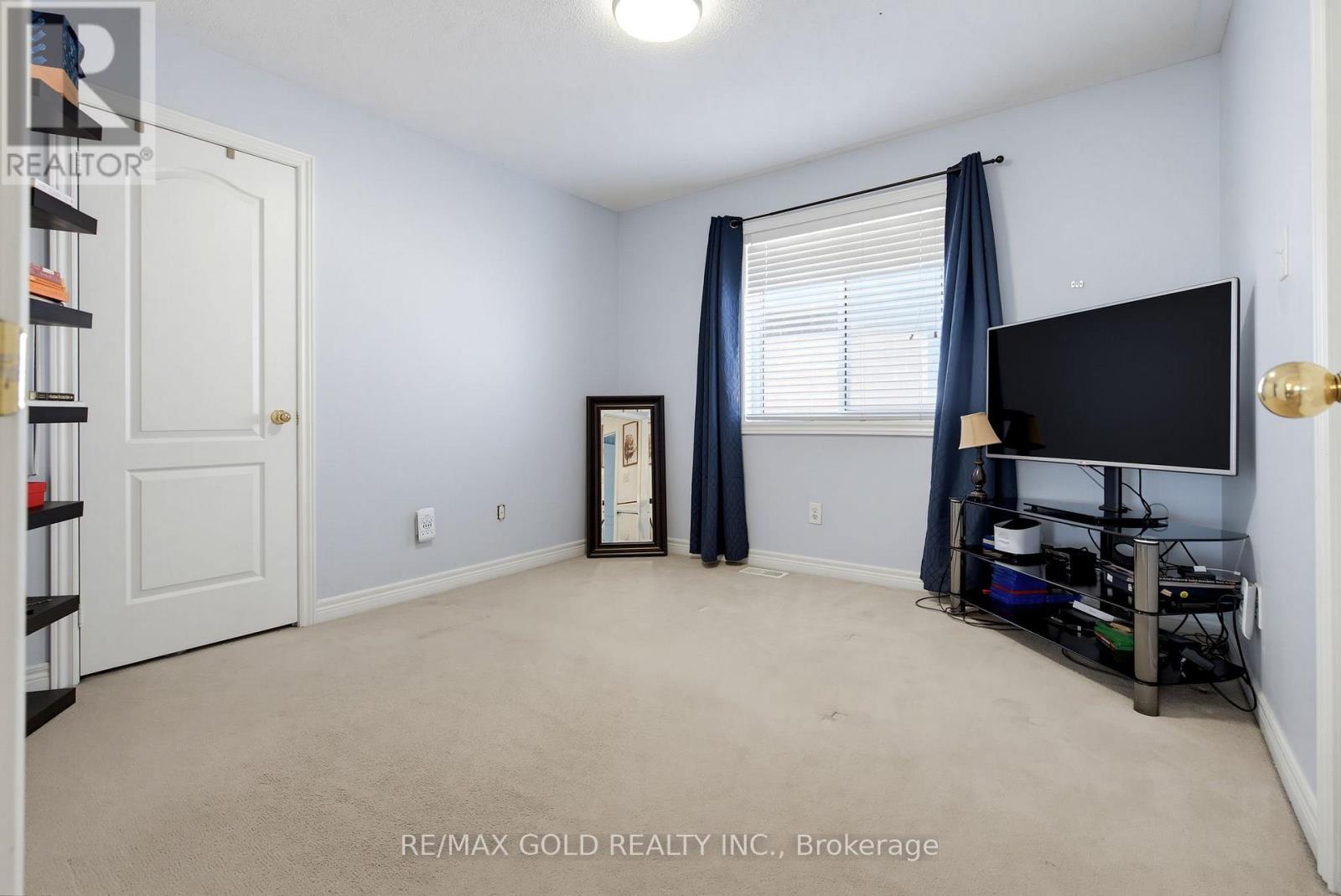 7 DAROU CRESCENT - 21