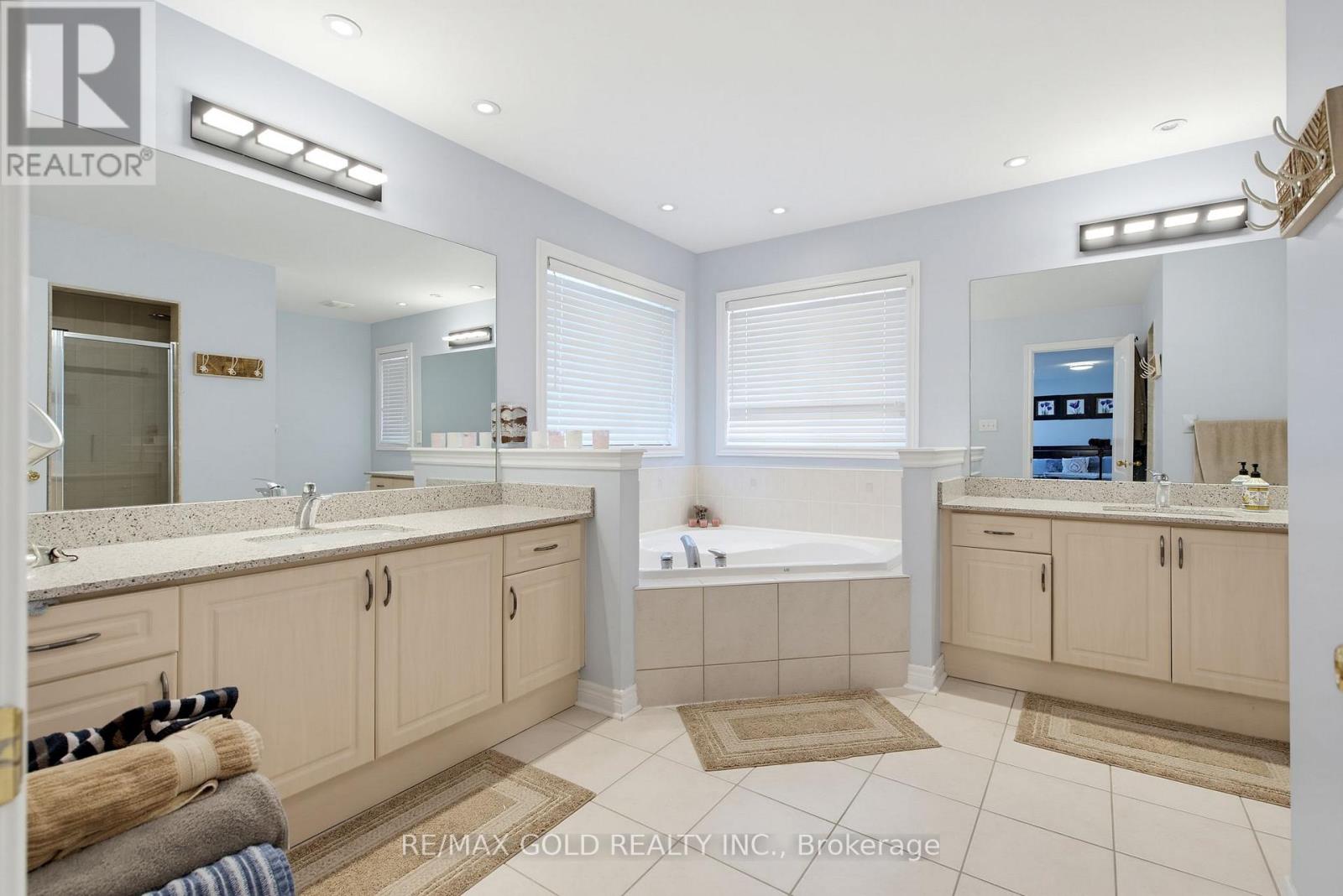 7 DAROU CRESCENT - 32